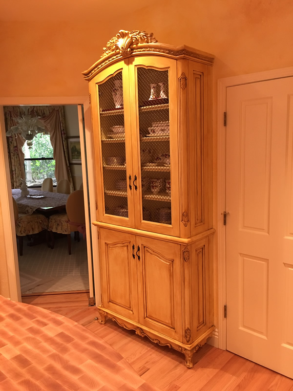 China Cabinet with Mesh Door Inserts
